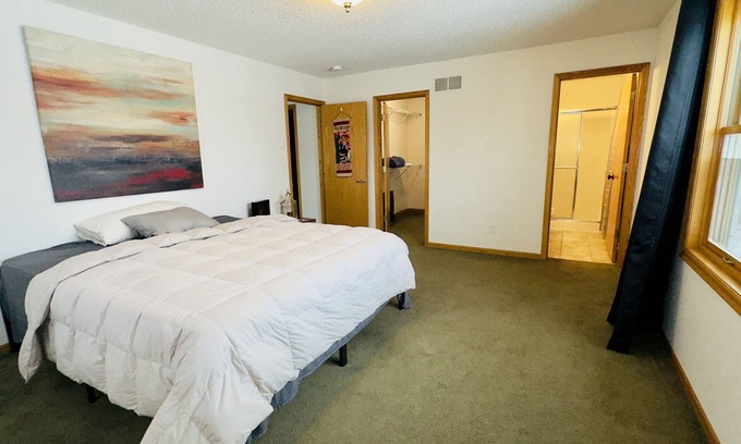 Minneapolis Casa | Where Luxury and Convenience Converge.