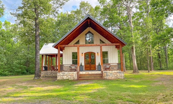 Smithville Cabina | Where Romance Meets the Mountains + Hot Tub + Outdoor Shower