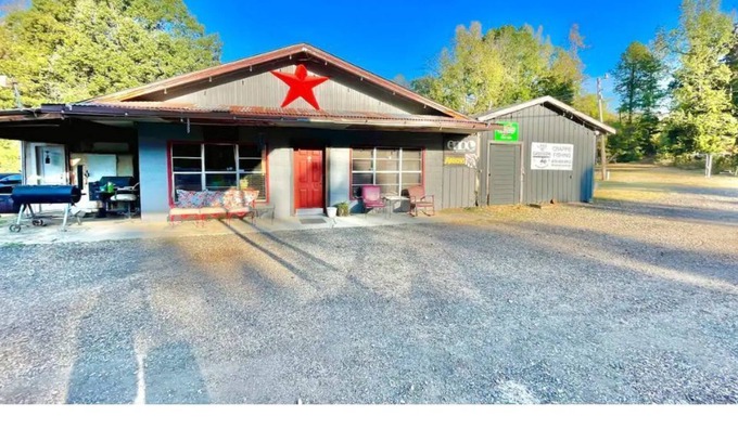 Athens Cabina | WHERE THE RIVER MEETS LAKE GREESON