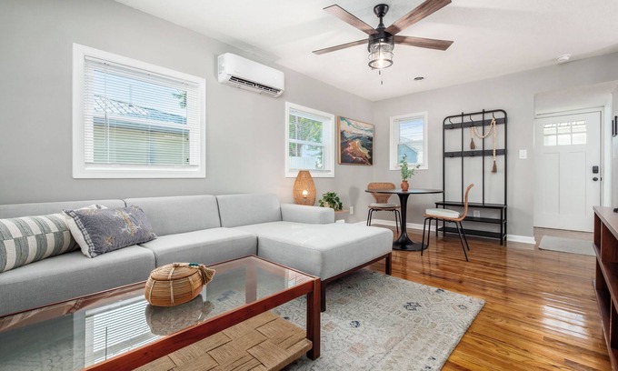 Buckeye Lake Casa | Whether you are visiting for a quick weekend or a longer stay, our cozy cottage is perfectly located in the heart of Buckeye Lake, just a short stroll to so much fun!