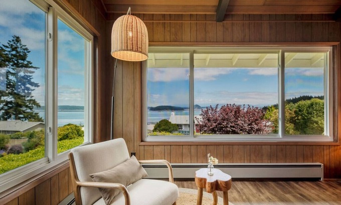 Oak Harbor Casa | Whidbey 5b3b House w/ Water View