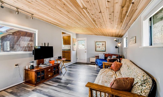 Freeland Casa | Whidbey Cottage on Holmes Harbor