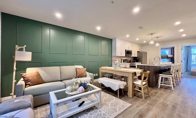Harvie Heights Apartamento | Whimsical Rocky Mt. Retreat by Banff National Park