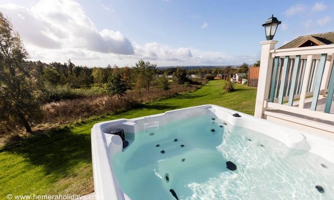 Swarland Chalet De Esquí | Whin Fell - Luxury Hot Tub Lodge para 4 personas en 2 habitaciones