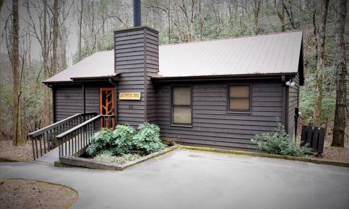 Sautee Nacoochee Cabina | Cabaña Whispering Creek - Wifi, bañera de hidromasaje, Gazebo Creekside