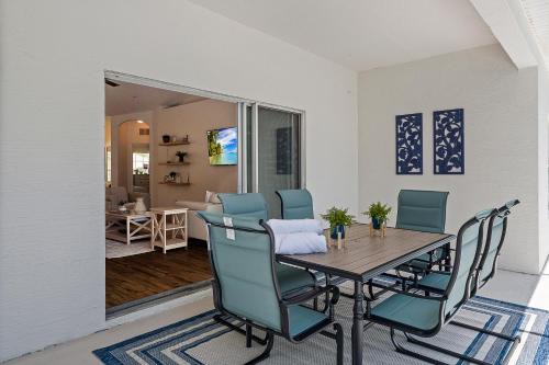 Palm Coast Casa | WHISPERING PALM Newly renovated cozy fenced in pool home - sleeps 8