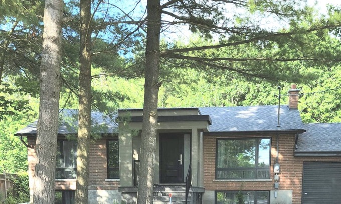 Tiny Casa | Whispering Pines Cottage 6 minutes to the most beautiful beach in Ontario