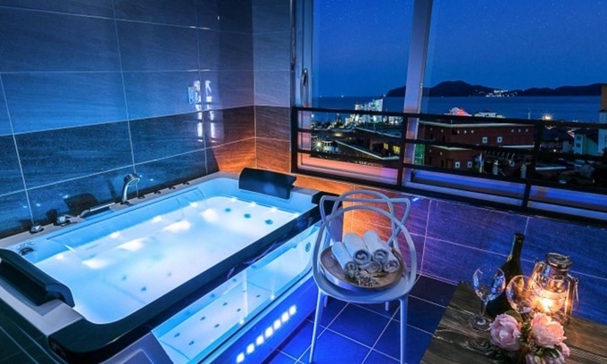 Geoje Casa | White Black Pension in Geoje Island