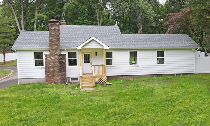 East Setauket Casa | White Cottage East Setauket