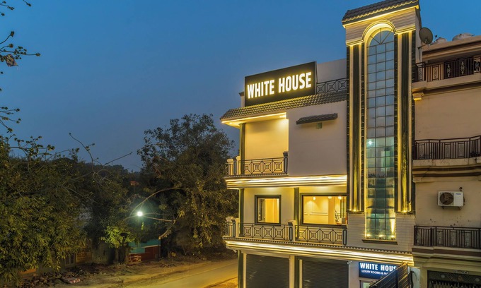 Jhusi Hotel | White House Royal Living