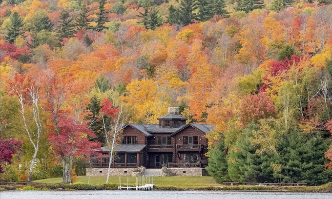Rumney Casa | White Mountains - Magnificent & Private Lakefront Lodge