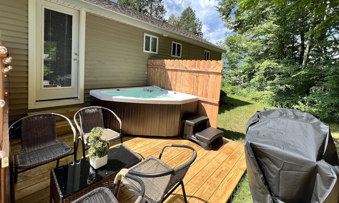 Thornton Cabina | White Mountains Modern Cabin W/Private Hot tub! Hike,Ski,Relax Retreat