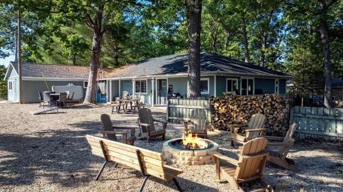 Sunrise Beach Casa | White Oak Landing - Spacious 6 BDR with Boat Slip