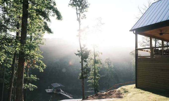 Arley Casa | White Oak: Waterfront on Smith Lake!