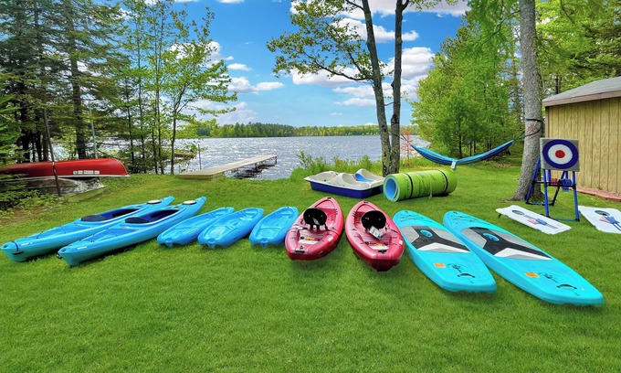 Three Lakes Cabina | White Pines Cabin: Ideal Location for Fall Colors & Fishing~Inc. 12 boats+motor!