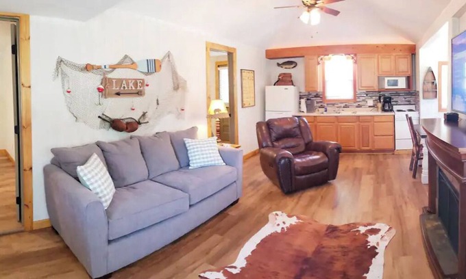 Branson Cabina | White River Cabin on Lake Taneycomo - Resort Pool - Dock