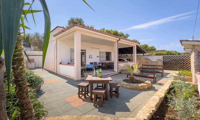 Torre Squillace Villa | Villa en Porto Cesareo con 2 habitaciones, capacidad 4