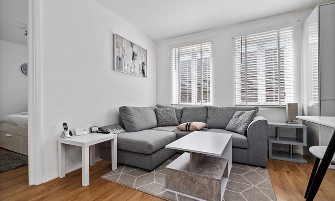 Whittington Apartamento | Tonos de blanco en Mill Hill