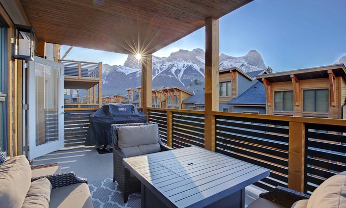 Town Centre Condominio | White Spruce 209 | Palatial Condo + Hot Tub Access