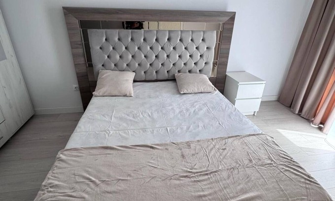 Ploiesti Apartamento | White Tower Retreat Balcony + Free Parking