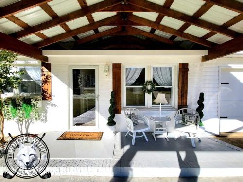 Reidsville Casa | WHITE WOLF Farmhouse Retreat