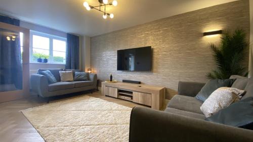 Rocester Casa | Whittaker Mews near Alton Towers JCB