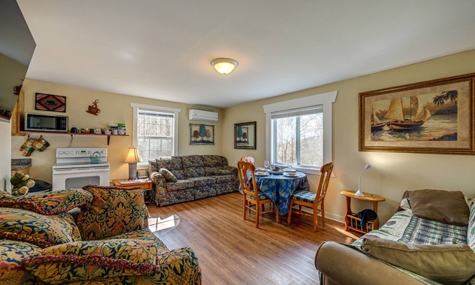 Qualla Cabina | Whittier Vacation Rental Cabin: Pets Welcome!