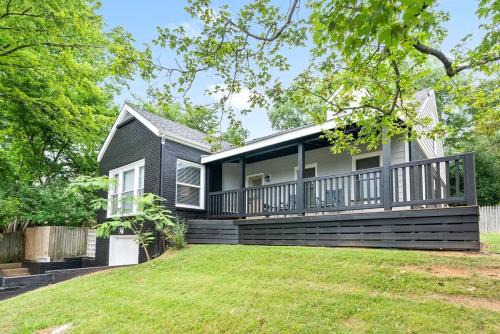 Clarksville Casa | Whole Home 102 Madison Ter