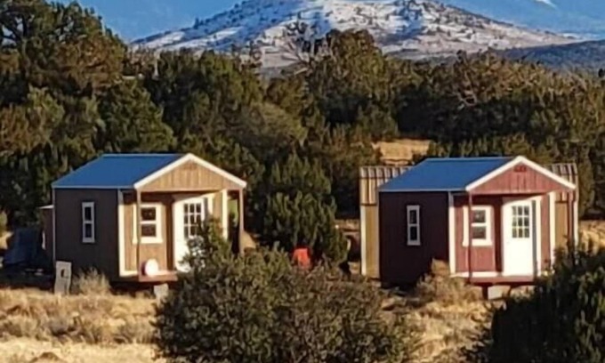 Valle Cabina | Wild West Themed Private Cabin at the Off Grid B&B