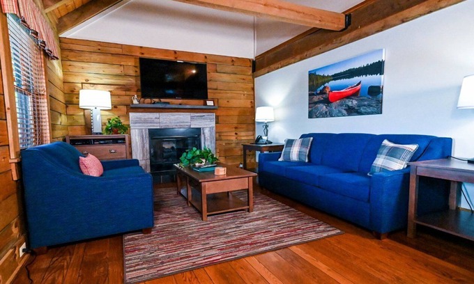 Spotsylvania Cabina | Wilderness Presidential Resort 2 Bedroom 2 Bathroom 1200 sq ft Log Cabin