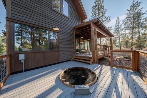 Eureka Casa | Wilderness Club Cabin - Sleeps 7
