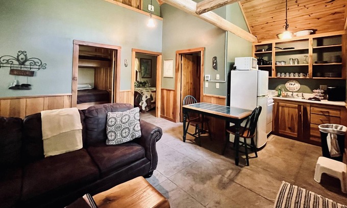 Cadiz Cabina | Wilderness Retreat