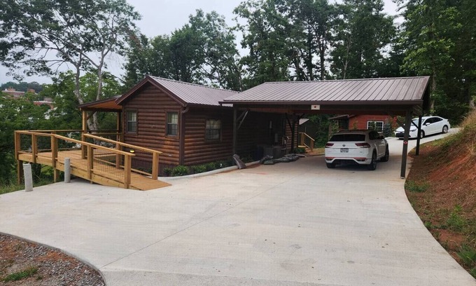 Franklin Cabina | Wildflower Hill Cabin