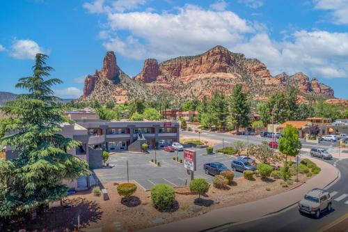 Oak Creek Hotel | Wildflower Inn at Bell Rock