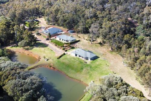 Yallingup Siding Casa | Wildgreen Villa - Lakeside Hideaway in Winery Estate