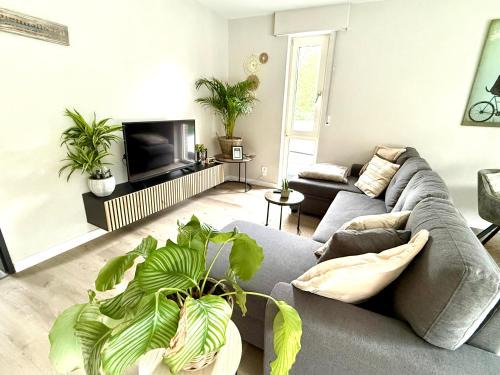 Heppens Apartamento | Wilhelmines Hafenliebe am Park mit Balkon, Netflix, & Privatparkplatz