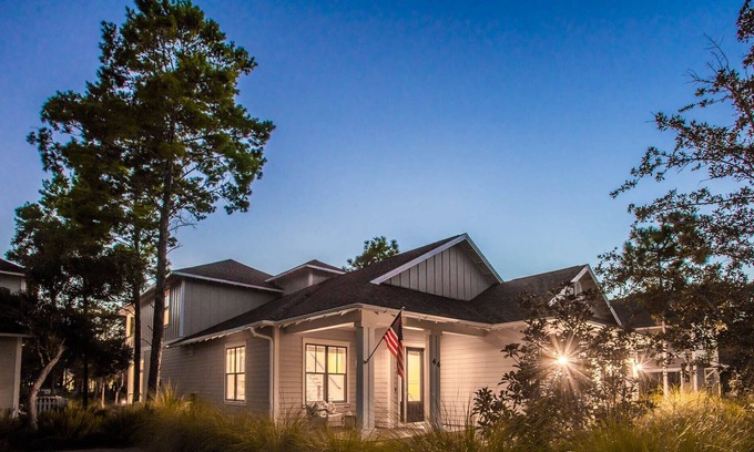 WaterSound West Beach Casa | Comunidad cerrada, acceso privado a la playa, espaciosa casa de 4 habitaciones, capacidad para 10 personas.