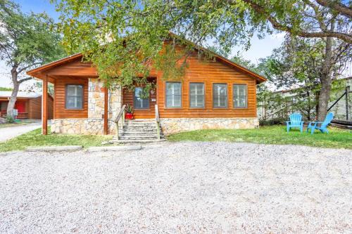 Wimberley Casa | Wimberley Log Cabins Resort and Suites- The Oak Lodge