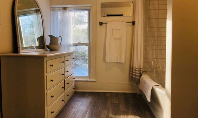 Windham Otro | Windham Farmhouse Escape w/hot tub