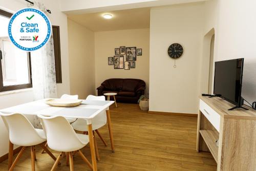 Alfarrobeira Apartamento | Windmill 2 Bed Apartment in Odiaxere