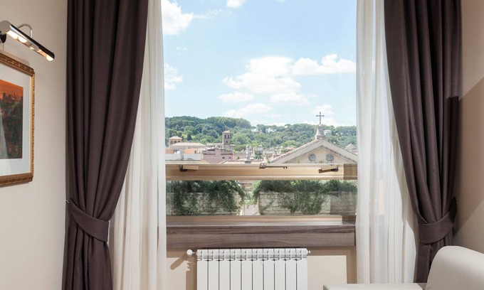 Trastevere Casa | Window on Rome