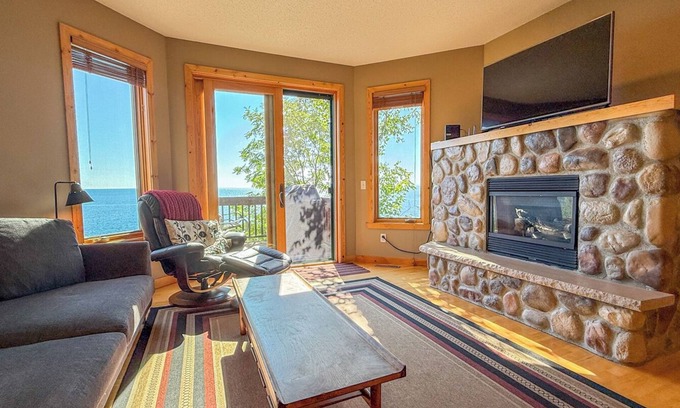 Beaver Bay Casa | Windsong 610 - Lake Superior - Beaver Bay, MN