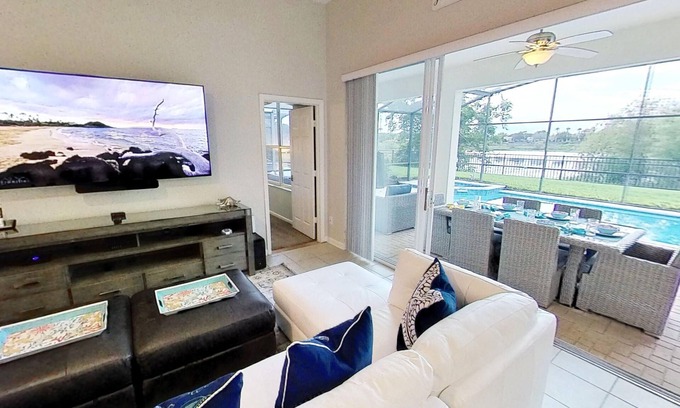 Windsor Hills Villa | Windsor Hills 2nd Premium 5/5 Lake View Home w / S. Frente a la piscina-2 millas de Disney