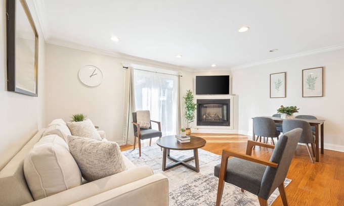 Arlington Heights Casa | Windy City Welcome