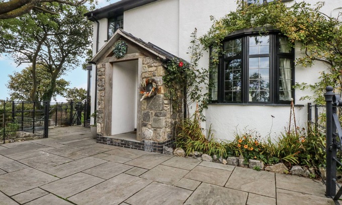 Gwaenysgor Near Prestatyn Cabaña | WINDYRIDGE, pet friendly, character holiday cottage in Prestatyn