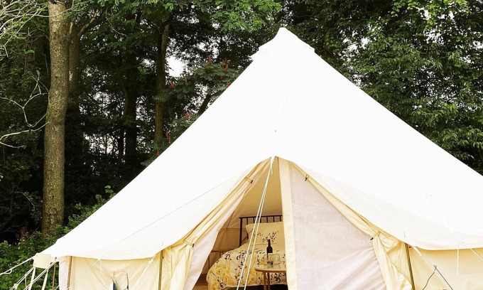 Lodi Alquiler De RV | Vista al campo-King-Tienda de campaña-Baño privado-Rose Tent