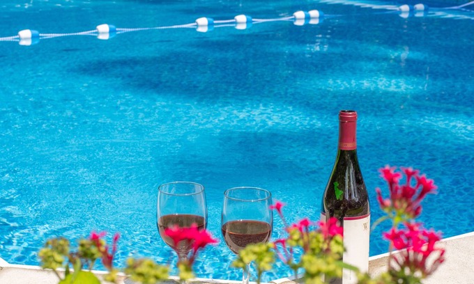 Trumansburg Casa | Wine Country Family-Friendly Iconic Estate in the Heart of the Finger Lakes