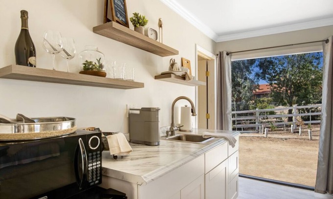 Temecula Cabaña | WINE COUNTRY HOT TUB VINEYARD VIEW HOME