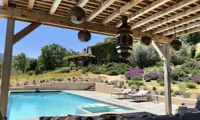 Glen Ellen Villa | Dreaming Tuscany en This Wine Country Villa para 6 personas con hermosa piscina