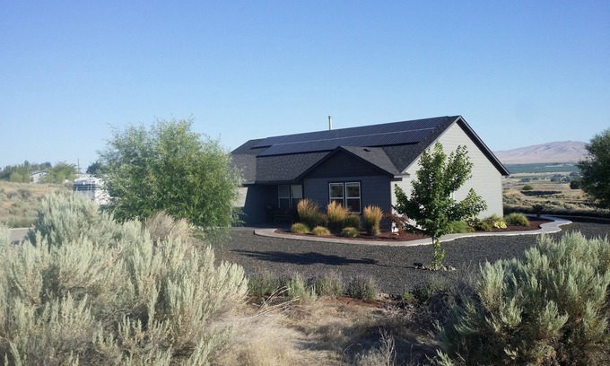 Benton City Casa | Degustación de vinos de esta casa ecológica con energía solar, con impresionantes vistas.